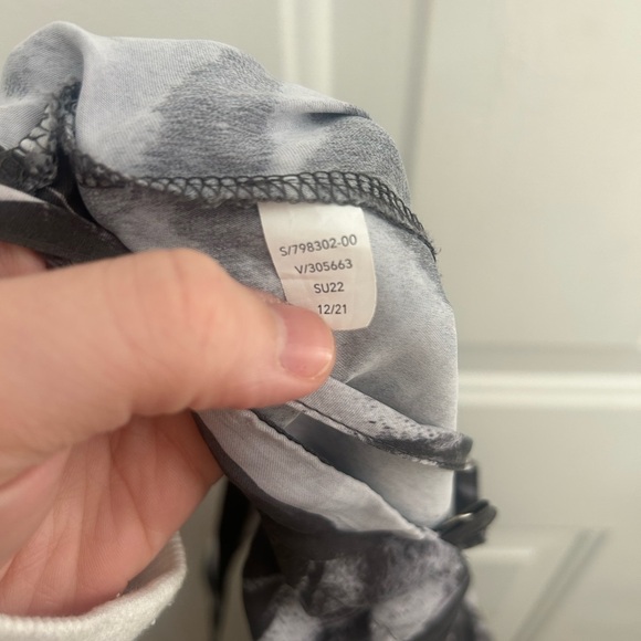 Athleta • Calm Cool Wide Leg Marble Abstract Jumpsuit Size Small - Picture 10 of 10